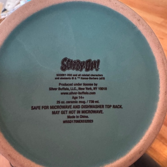 Scooby-Doo Mystery Machine Mug - Picture 3 of 3